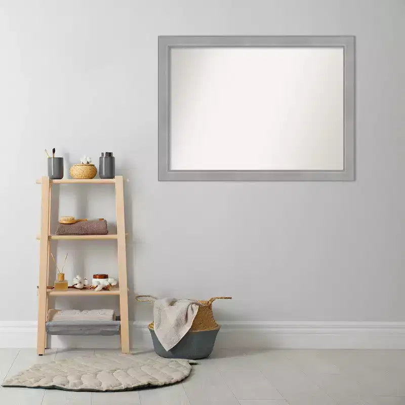 Miroir mural de salle de bain 42" x 31" Vista, non biseauté, nickel brossé - Rectangle, cadre en polystyrène, montage mural
