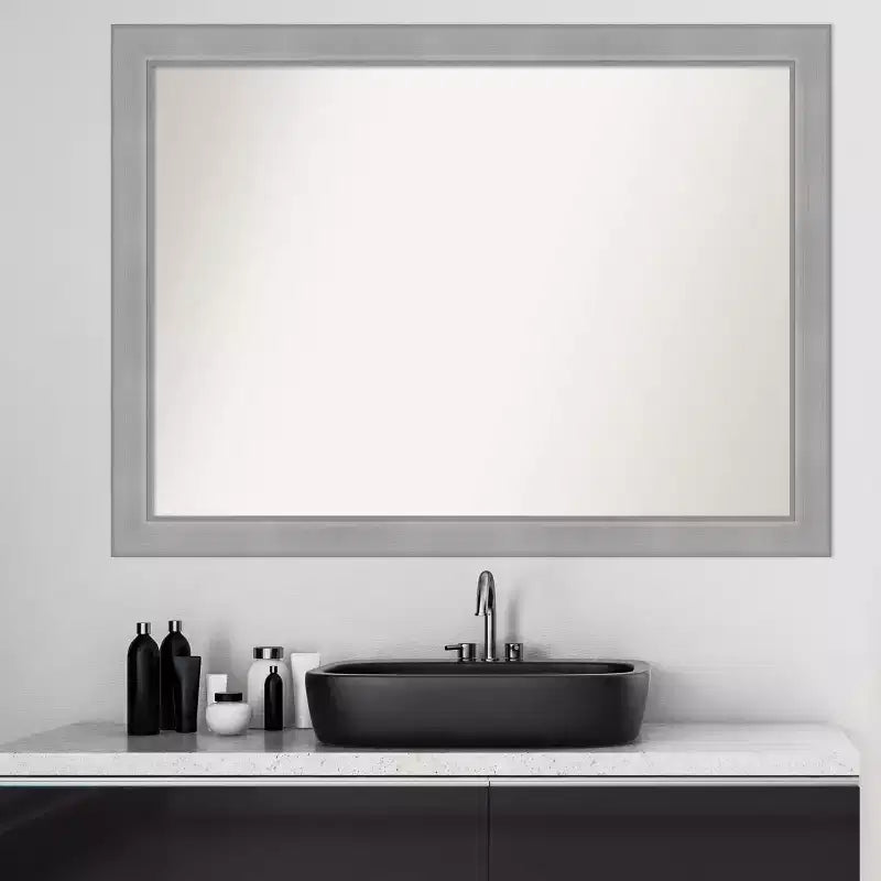 Miroir mural de salle de bain 42" x 31" Vista, non biseauté, nickel brossé - Rectangle, cadre en polystyrène, montage mural